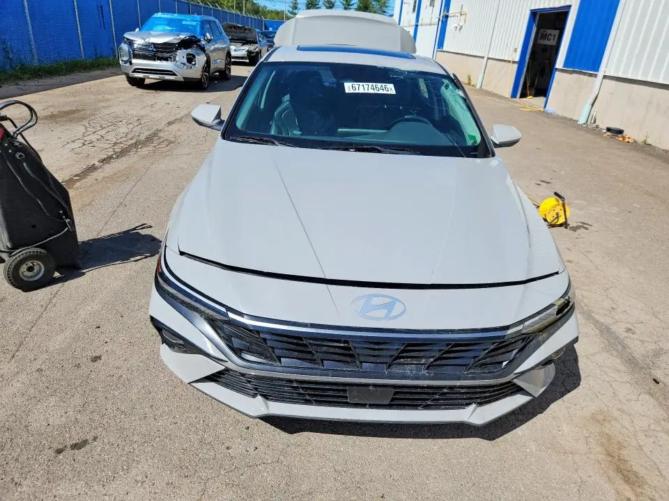 2024 HYUNDAI ELANTRA LUXURY  