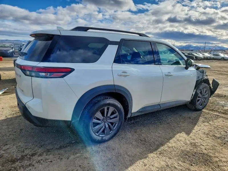 2024 NISSAN PATHFINDER SV  