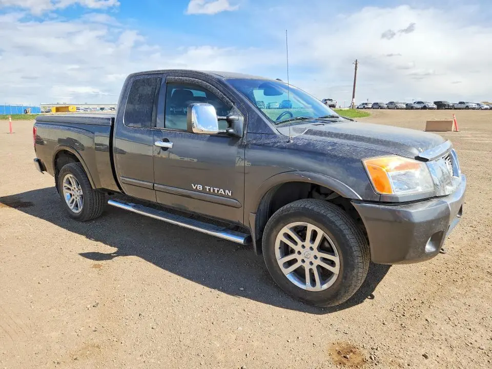 2011 NISSAN TITAN SV  