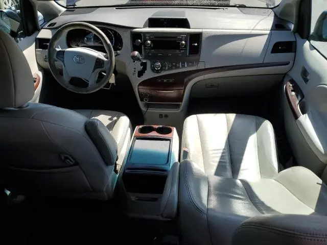 2011 TOYOTA SIENNA XLE  