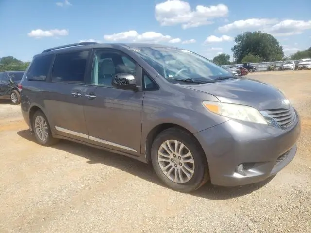2012 TOYOTA SIENNA XLE  