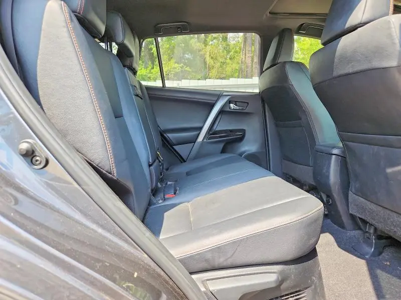 2017 TOYOTA RAV4 HV SE  