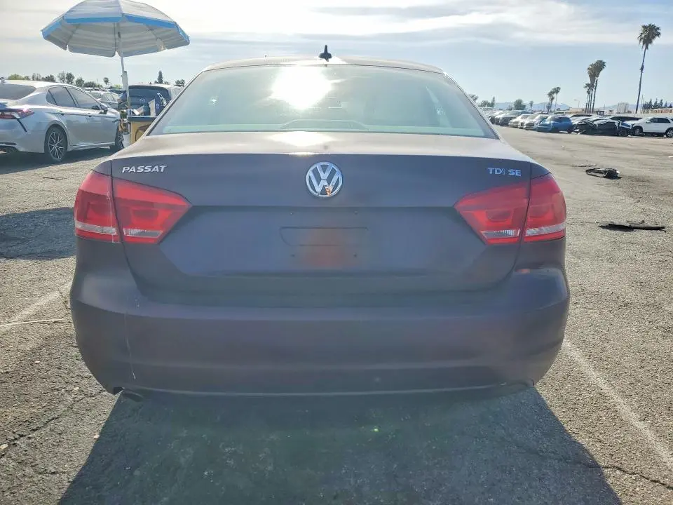 2013 VOLKSWAGEN PASSAT SE  