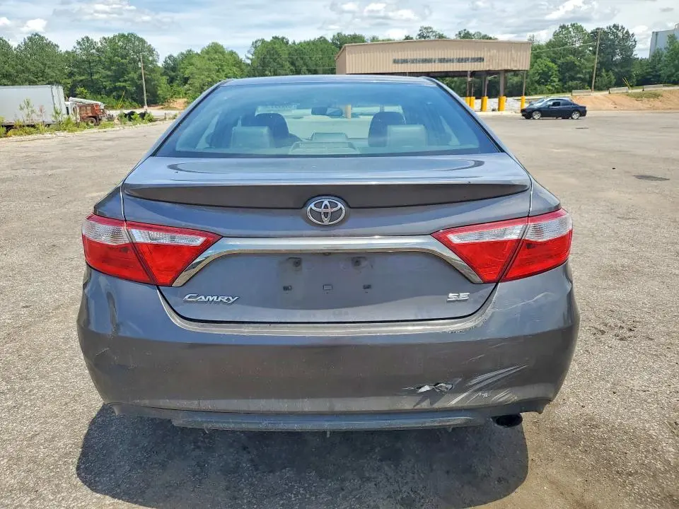 2015 TOYOTA CAMRY SE  