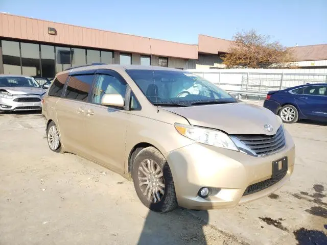 2011 TOYOTA SIENNA XLE