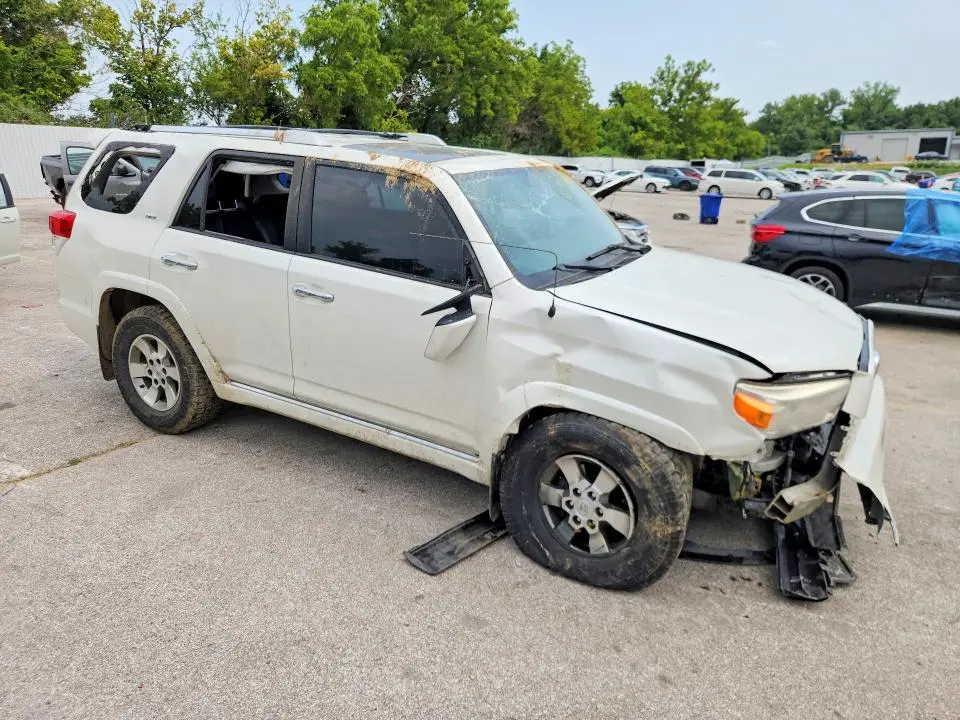 2013 TOYOTA 4RUNNER SR5  