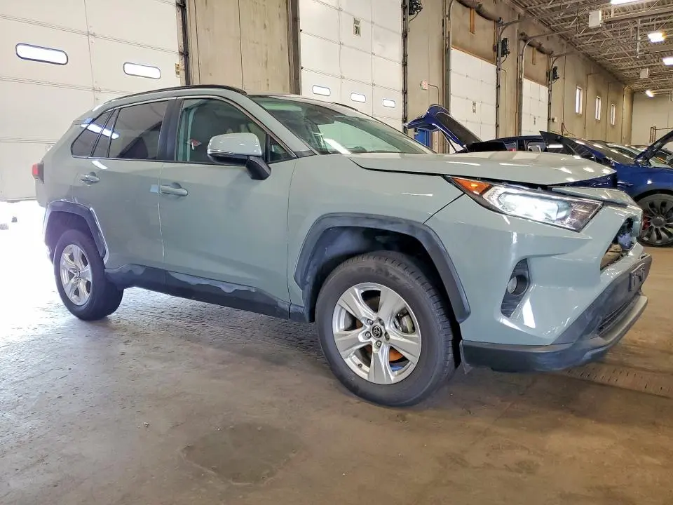 2021 TOYOTA RAV4 XLE  