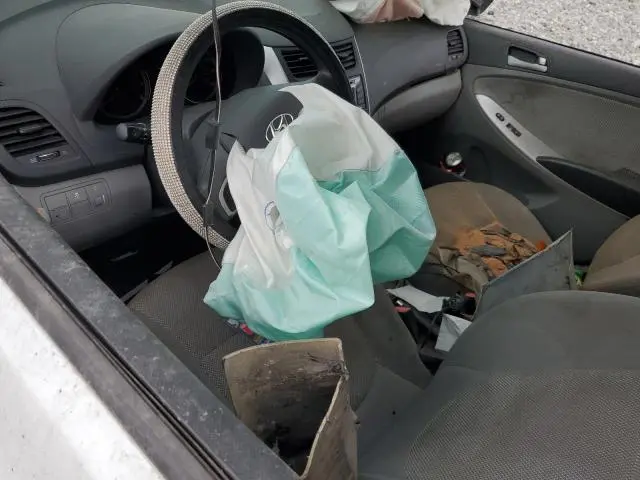 2013 HYUNDAI ACCENT GLS  