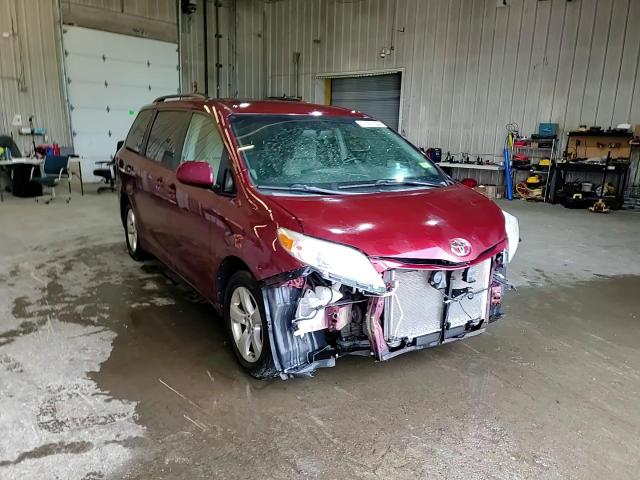 2016 TOYOTA SIENNA LE