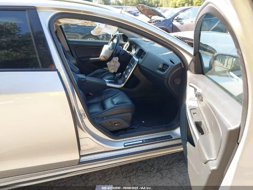 2017 VOLVO V60 CROSS COUNTRY T5