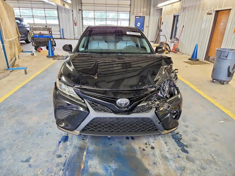 2018 TOYOTA CAMRY SE  