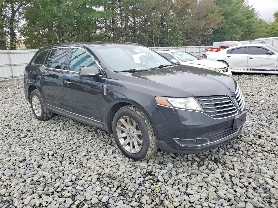 2018 LINCOLN MKT   