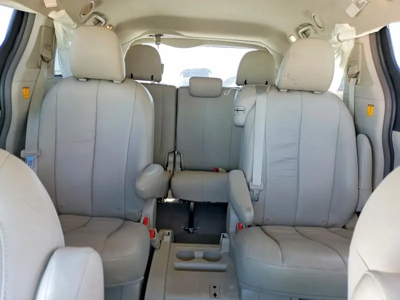 2012 TOYOTA SIENNA LE 8-PASSENGER  