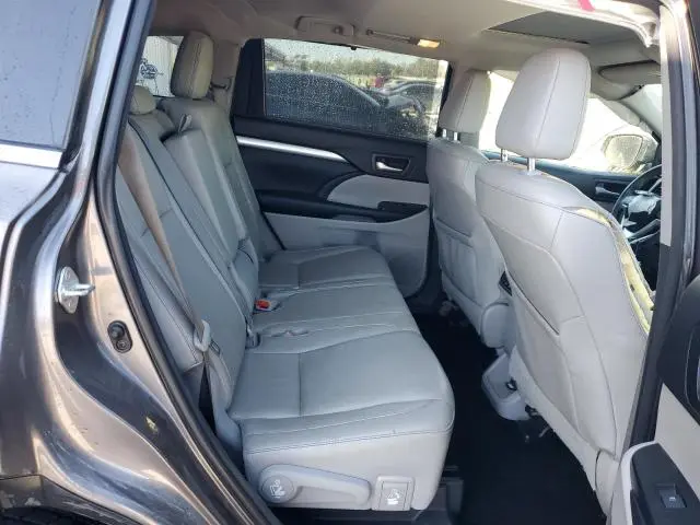 2016 TOYOTA HIGHLANDER XLE  