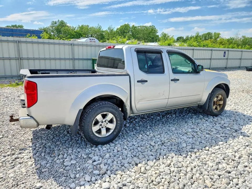 2013 NISSAN FRONTIER S  