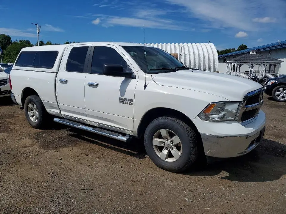 2016 RAM 1500 SLT  