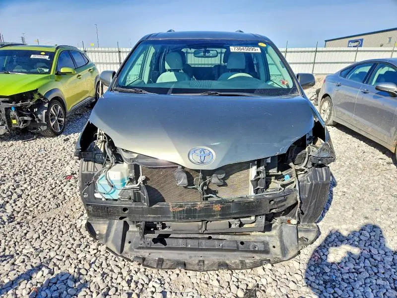 2012 TOYOTA SIENNA LE  