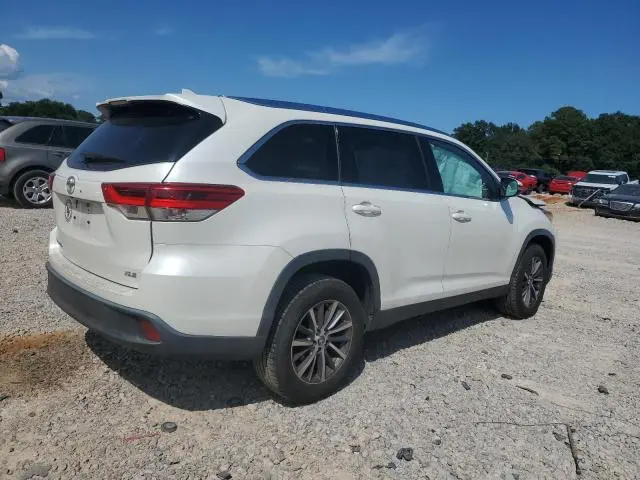 2019 TOYOTA HIGHLANDER SE  