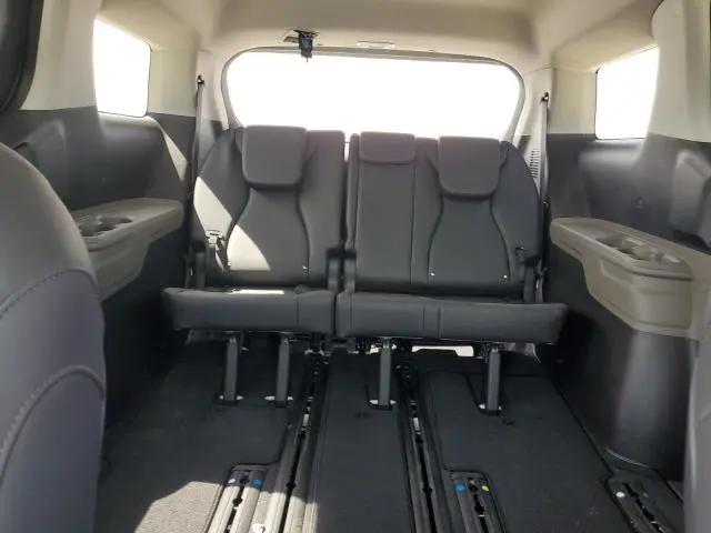 2025 KIA CARNIVAL LX  