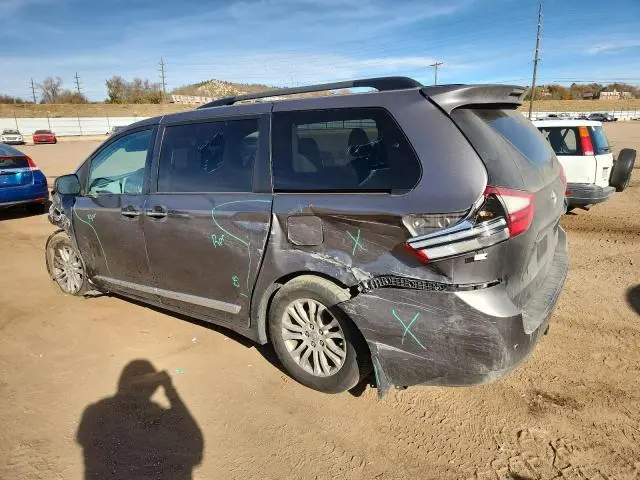 2017 TOYOTA SIENNA XLE  