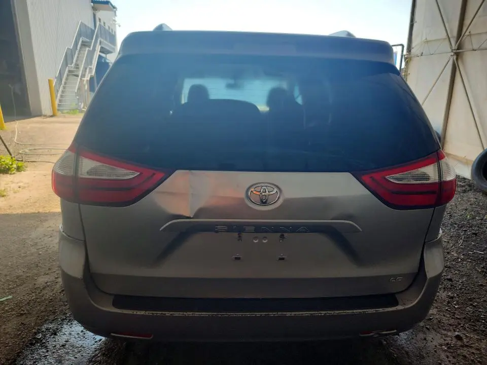 2017 TOYOTA SIENNA LE  