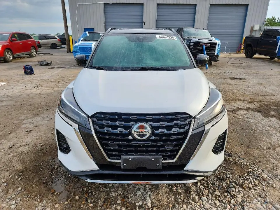 2021 NISSAN KICKS SR  