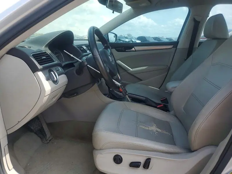 2014 VOLKSWAGEN PASSAT S  