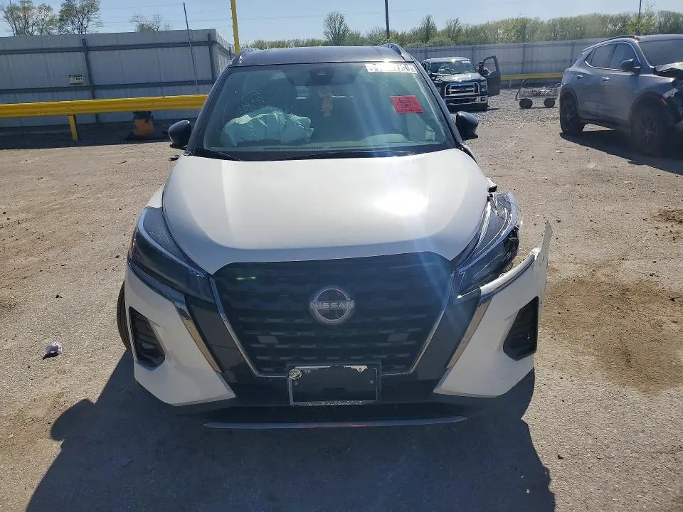 2023 NISSAN KICKS SR  