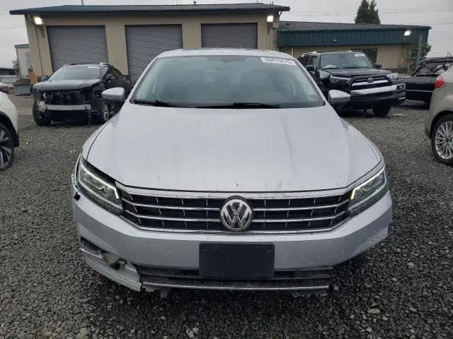2017 VOLKSWAGEN PASSAT SE  