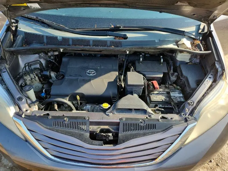 2015 TOYOTA SIENNA LE  