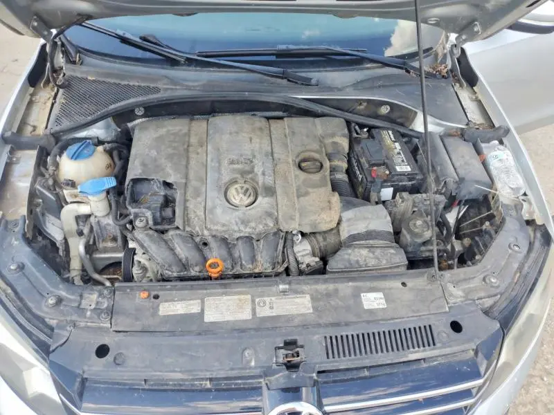 2013 VOLKSWAGEN PASSAT SE  