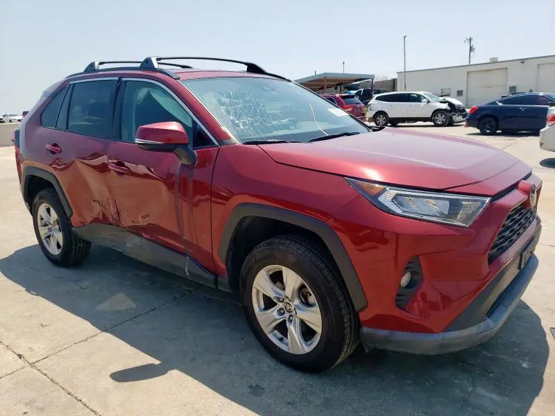 2021 TOYOTA RAV4 XLE  