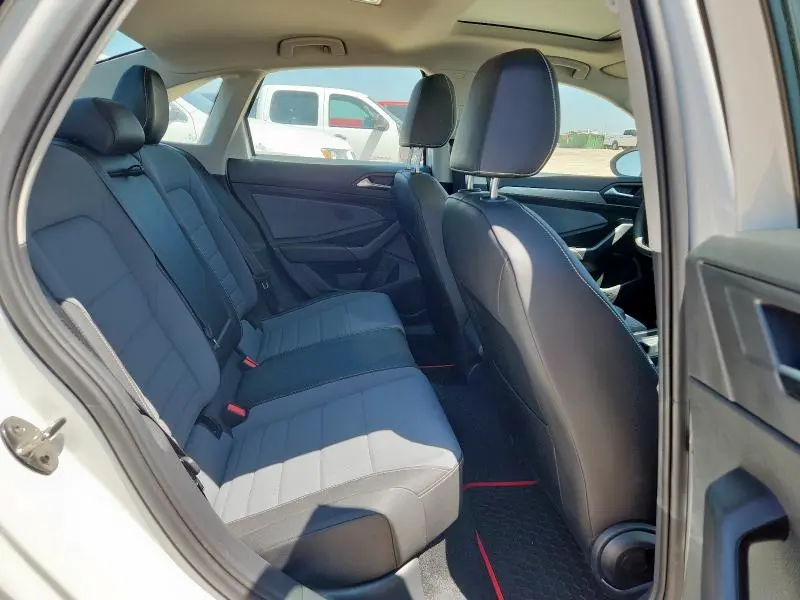 2025 VOLKSWAGEN JETTA SE  