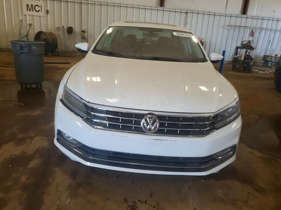2017 VOLKSWAGEN PASSAT SE  
