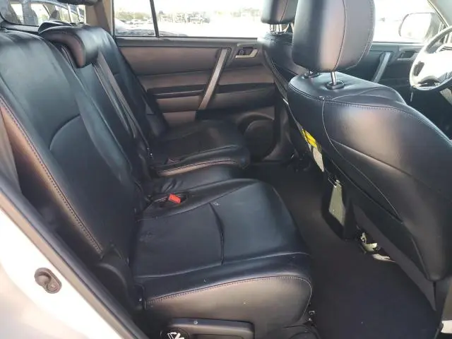 2010 TOYOTA HIGHLANDER SE  