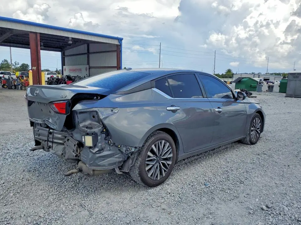 2023 NISSAN ALTIMA SV  
