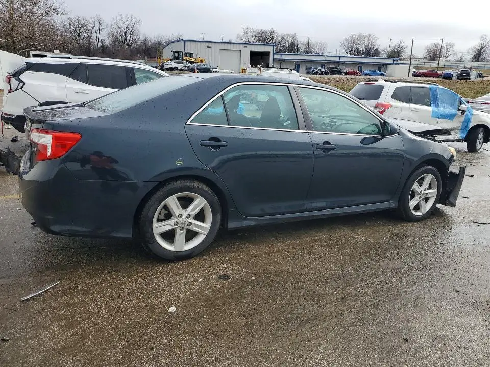 2014 TOYOTA CAMRY SE  