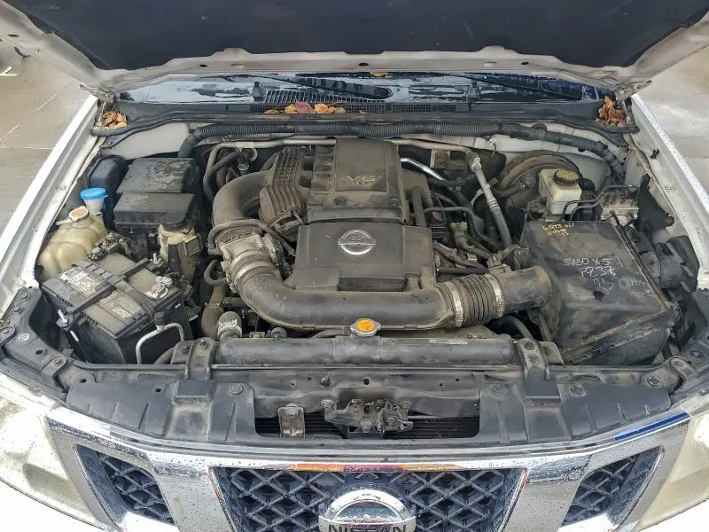 2010 NISSAN FRONTIER CREW CAB SE  