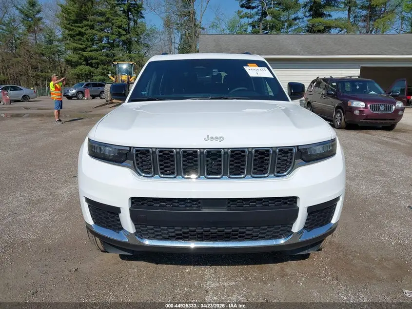 2025 JEEP GRAND CHEROKEE L LAREDO X 4X4
