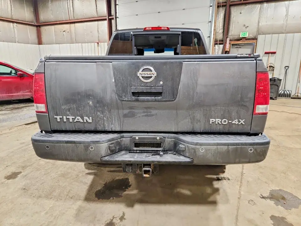 2010 NISSAN TITAN SE  