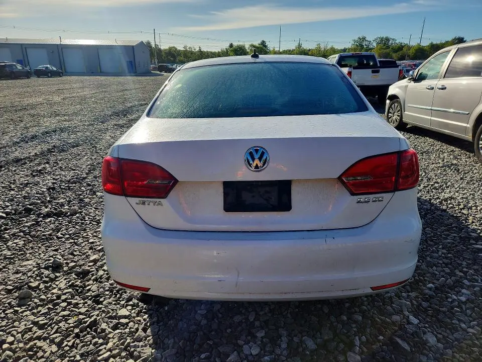 2011 VOLKSWAGEN JETTA SE  