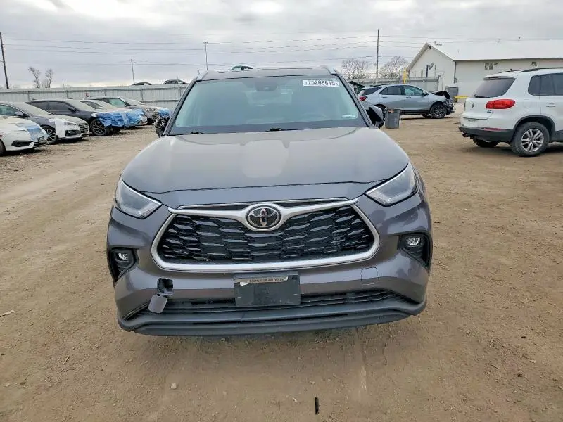 2022 TOYOTA HIGHLANDER XLE  
