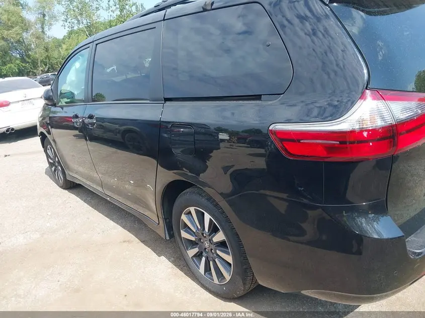 2020 TOYOTA SIENNA XLE