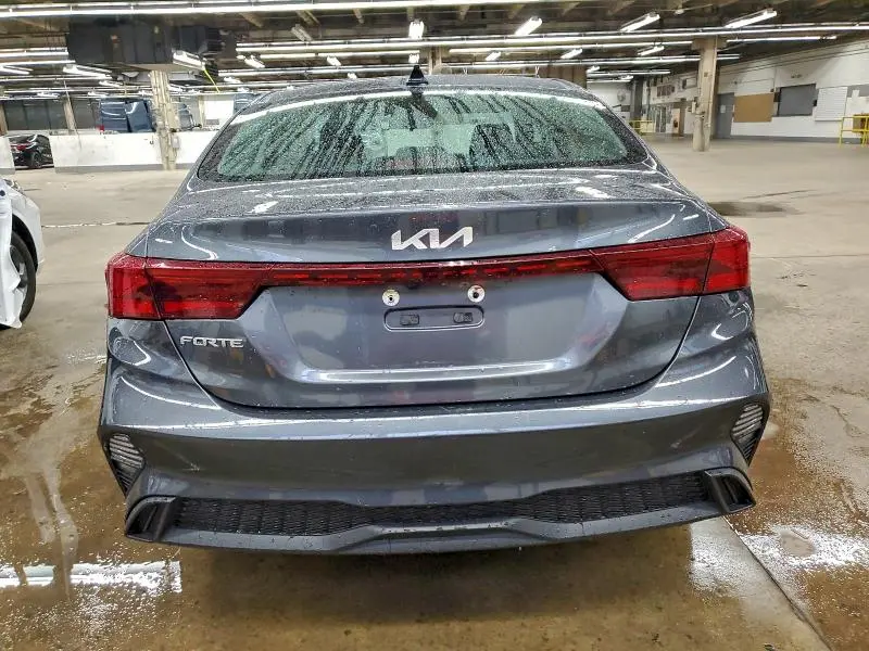 2023 KIA FORTE LX  