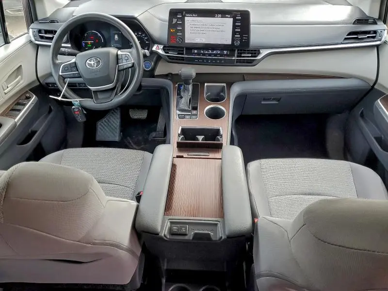 2021 TOYOTA SIENNA LE  