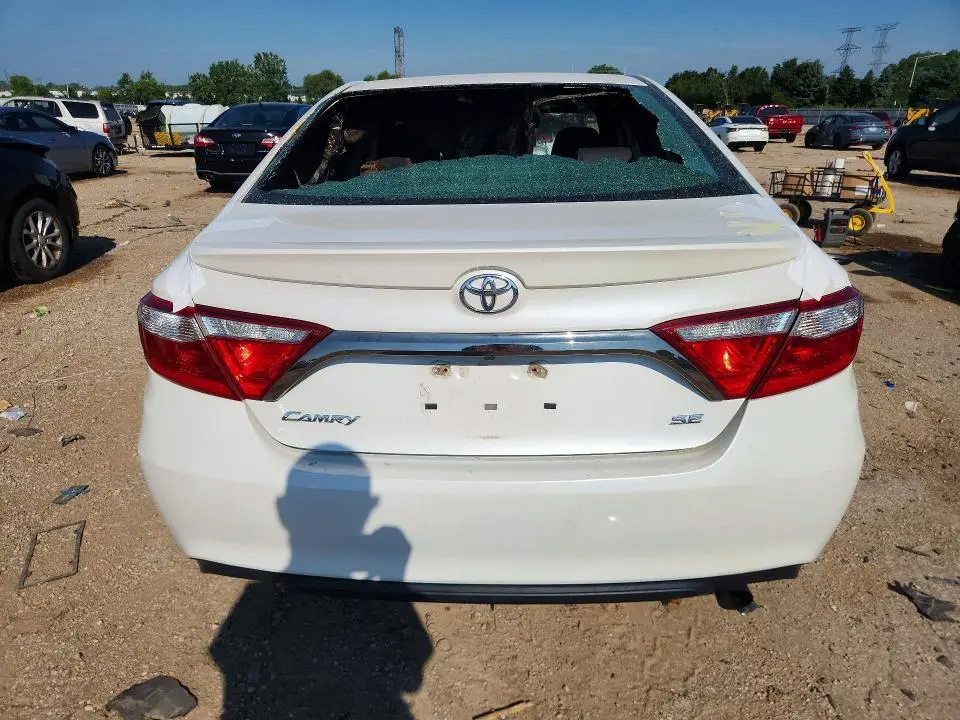 2017 TOYOTA CAMRY SE  