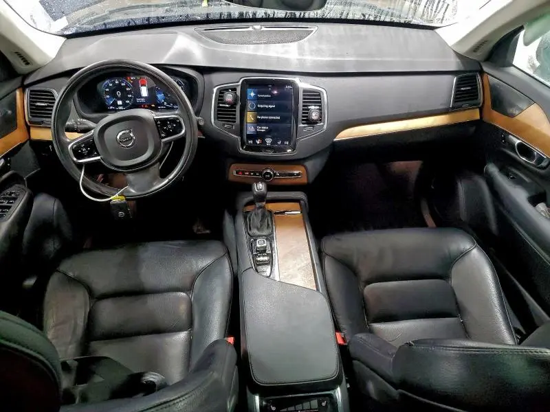 2021 VOLVO XC90 T6 MOMENTUM  