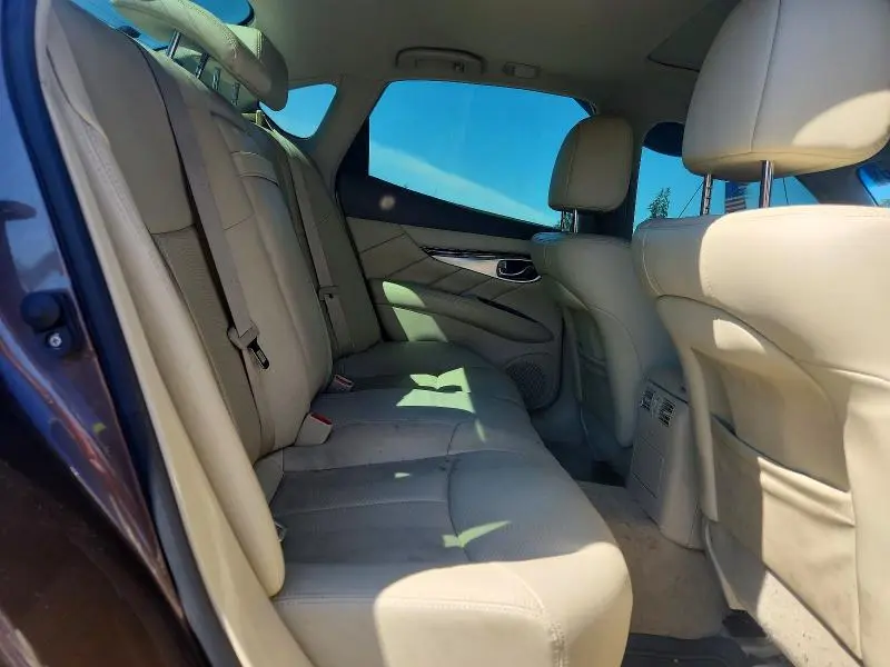 2018 INFINITI Q70 3.7 LUXE  