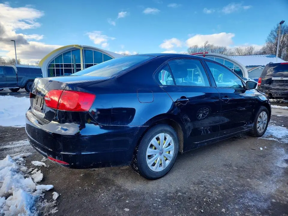 2013 VOLKSWAGEN JETTA BASE  