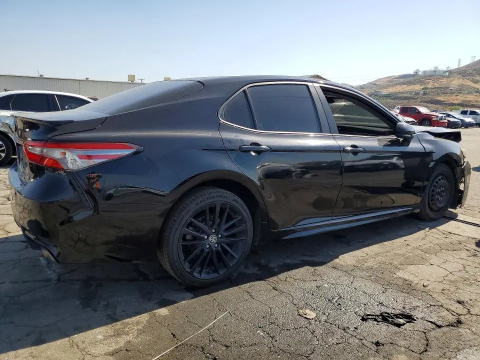 2018 TOYOTA CAMRY SE  